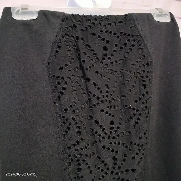 Rebecca Taylor Size Sm/Med Black Eyelet Center Back zipper silk lined skirt - Picture 2 of 10